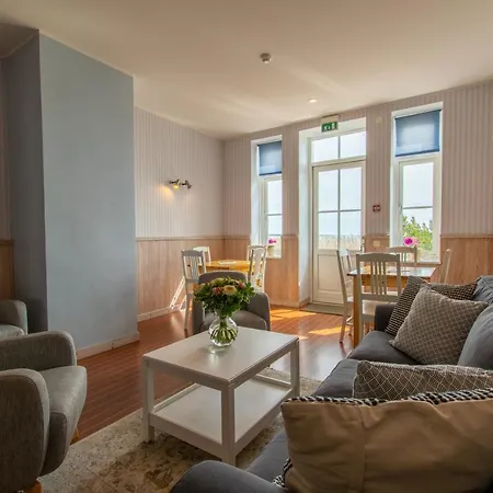 펜션 Kuus Solme - Sea View 쿠레사아레